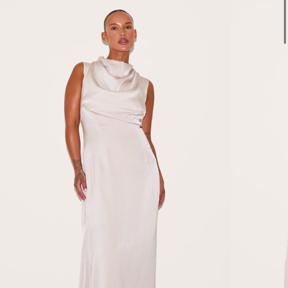Elegant Cream Sleeveless Dress